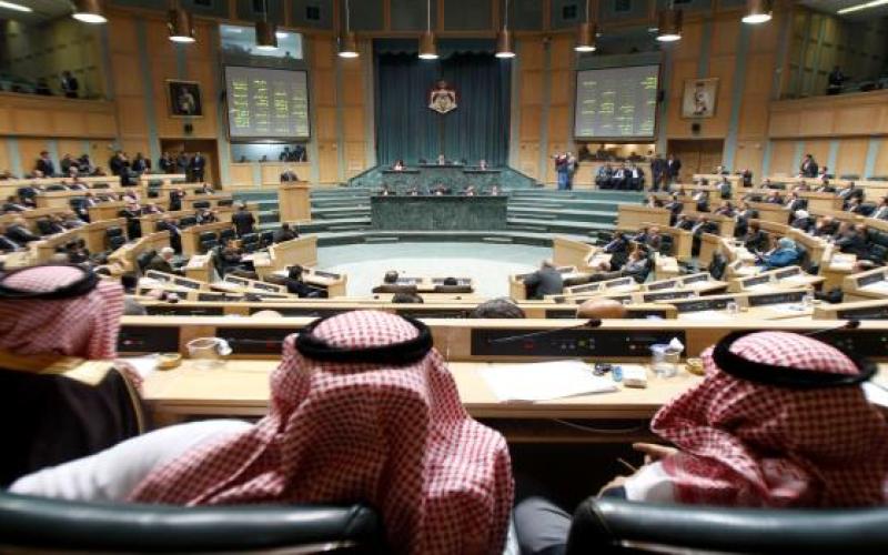 النواب يقرون 3 قوانين ويوجهون 72 سؤالا للحكومة