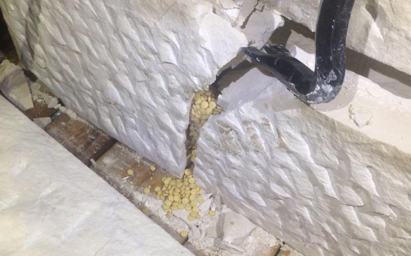 ضبط ٣٠٠ ألف حبة كبتاجون مخدرة مخبأة داخل قطع من حجر البناء