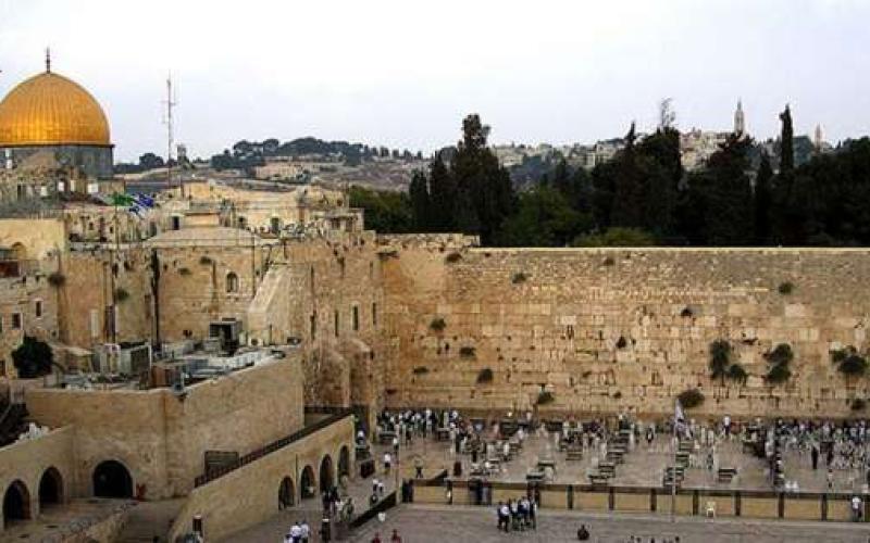 الاردن يدين قيام الاحتلال بنصب أعمدة خشبية وهياكل معدنية بالقرب من حائط البراق