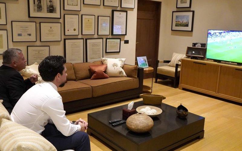 الملك عبر تويتر (نشامى ما قصرتوا)