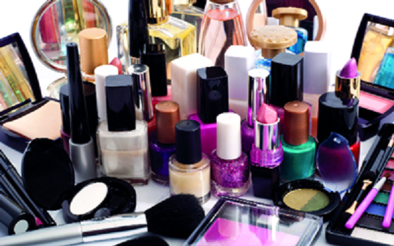 سيدة سورية تغلبت على ظروف اللجوء بصالون منزلي