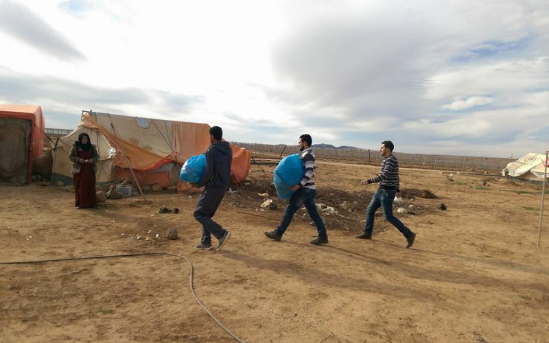 طلبة سوريون يأسسون تجمعا لمساعدة ذويهم اللاجئين