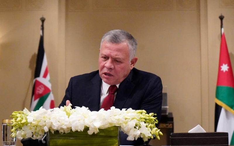 ما الذي يبقي الملك مستيقظًا في الليل؟