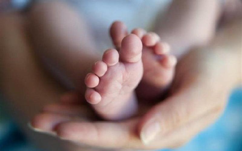 6 عازبات يرعين اطفالا ضمن الأسر البديلة