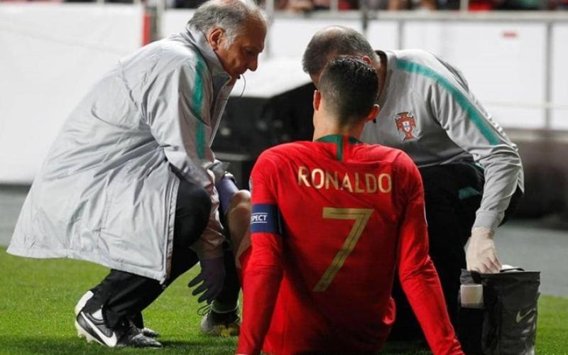 هل يغيب رونالدو عن يوفنتوس بعد إصابته أمام صربيا؟