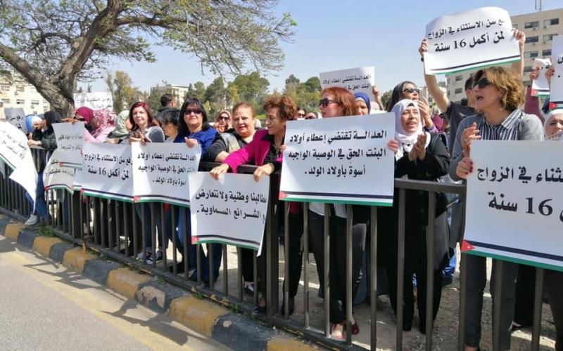 فعاليات نسائية امام مجلس الأمة مع و ضد تعديل قانون الأحوال الشخصية