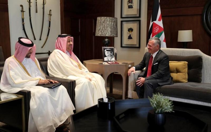 الملك يستقبل خالد العطية.. وتوقيع اتفاقيات عسكرية