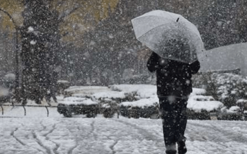 طقس العرب: زخات من الثلوج فوق قمم الجبال الشمالية والجنوبية