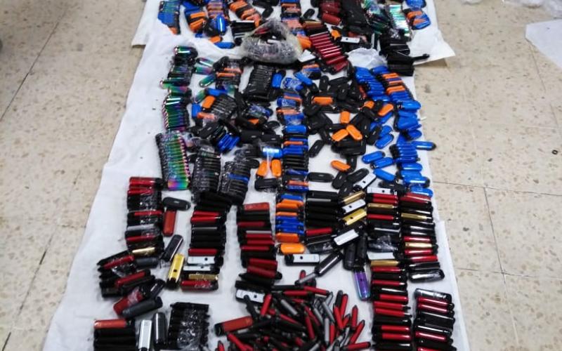 «الجمارك» تحبط تهريب 1534 ارجيلة وسيجارة الكترونية (صور)