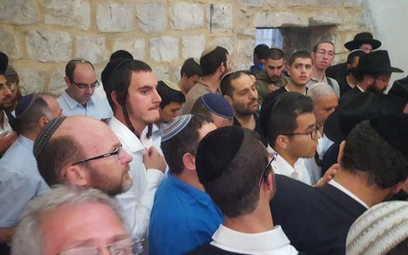 مئات المستوطنين يقتحمون الأقصى بحماية قوات الاحتلال (شاهد)