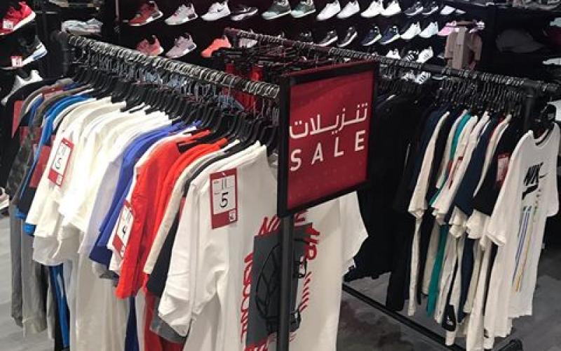 نقابة الالبسة تحدد مواعيد «تنزيلات»