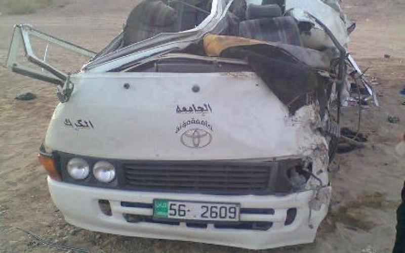 9 وفيات و6 إصابات بحادث تصادم بين صهريج وحافلة