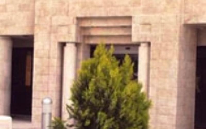 مواطنون:"إجازة الأمومة حق مشروع بلا اقتطاعات"