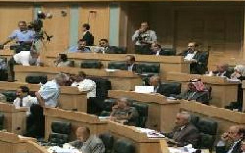 مذكرتان نيابيتان للمطالبة بتعويضات الحرب على العراق وتعديل التأمين الإلزامي