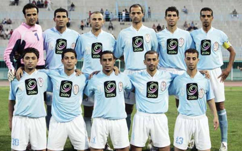 النسر الازرق يطير في سماء الوحدات