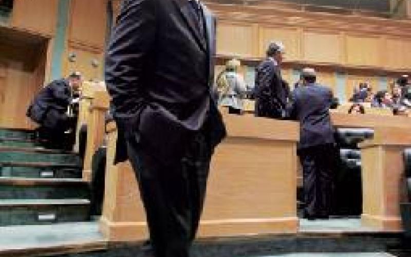 استثنائية النواب..كسر العظم بين الحكومة والمجلس