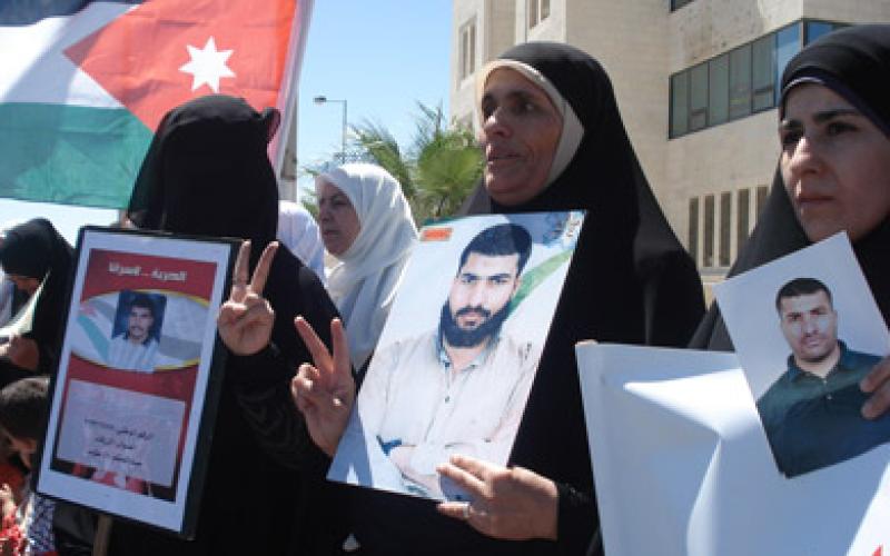 بالفيديو .. أهالي الأسرى: أفرجوا عن أبنائنا