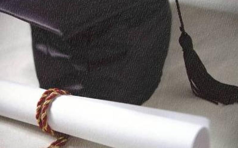 حملة الدكتوراه: لقب اجتماعي بلا عمل..والجامعات تشكو نقصا في تخصصات