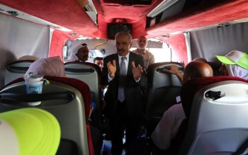 اشتية يتفقد تسيير قوافل الحجاج