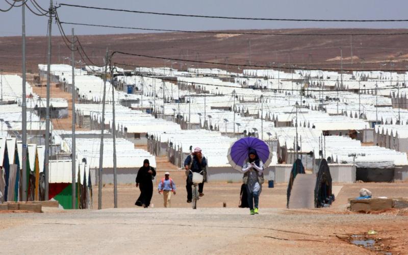 صورة من الأرشيف لمجموعة من اللاجئين في مخيم الأزرق (المصدر: "إي بي إيه")