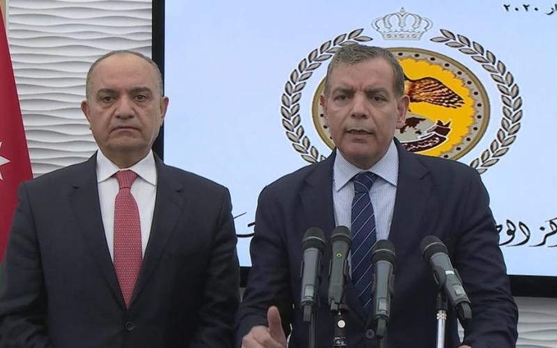 وزير الصحة سعد جابر إلى جانبه وزير الدولة لشؤون الإعلام أمجد العضايلة