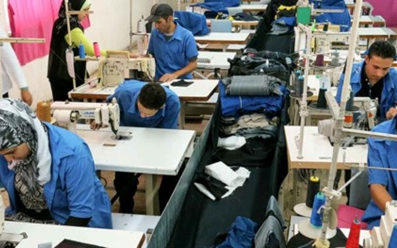 صورة أرشيفية لعمال سوريين في أحد مصانع النسيج في الأردن- المصدر: BetterWork.org